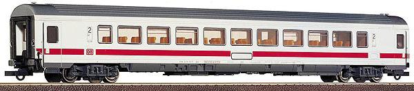 Passenger car 2nd class in IC livery with interior lighting<br /><a href='images/pictures/Roco/64303.jpg' target='_blank'>Full size image</a>